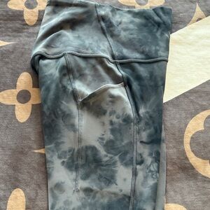 Lululemon Gray Camouflage Leggings with pockets great condition size 2